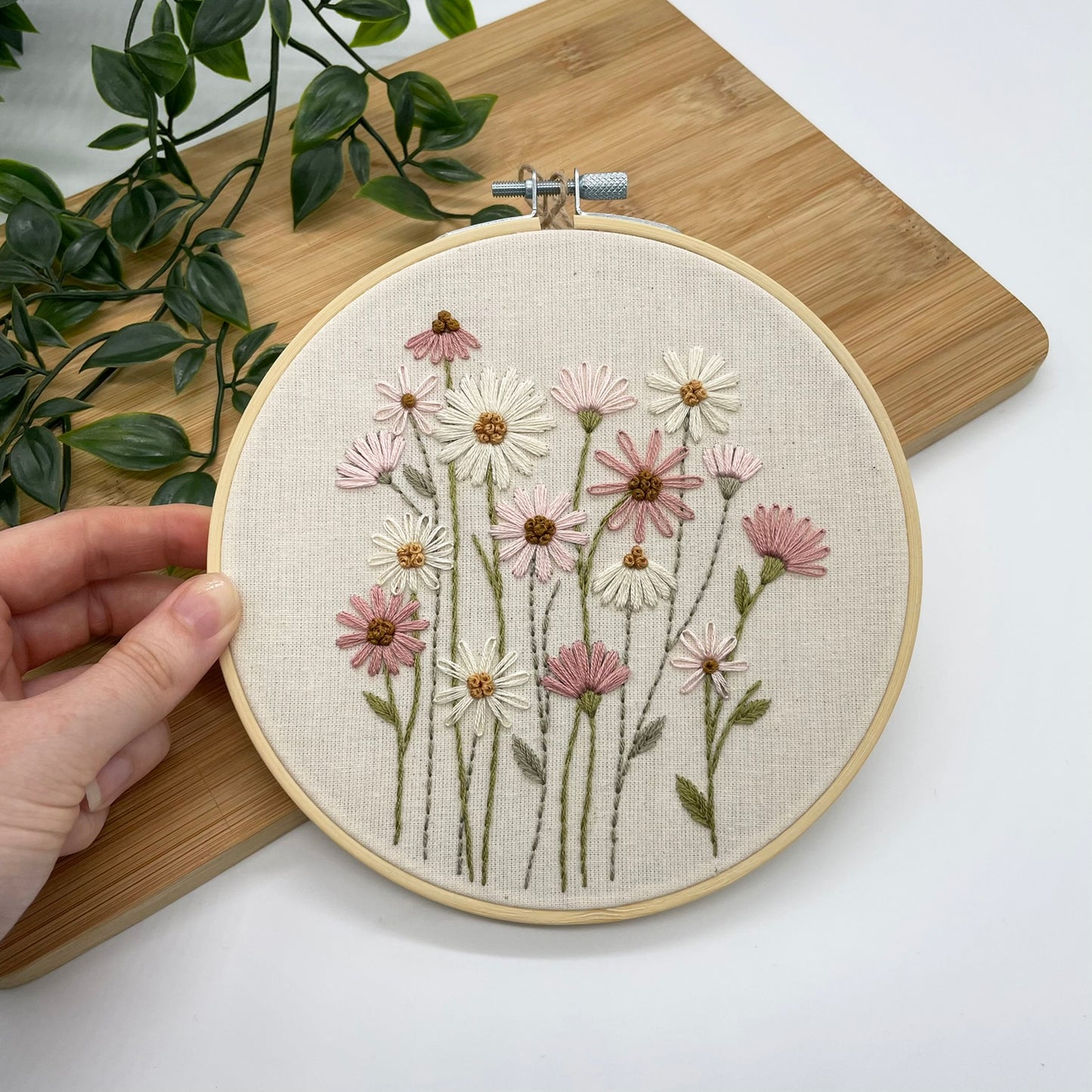 Daisy Field Embroidery Kit