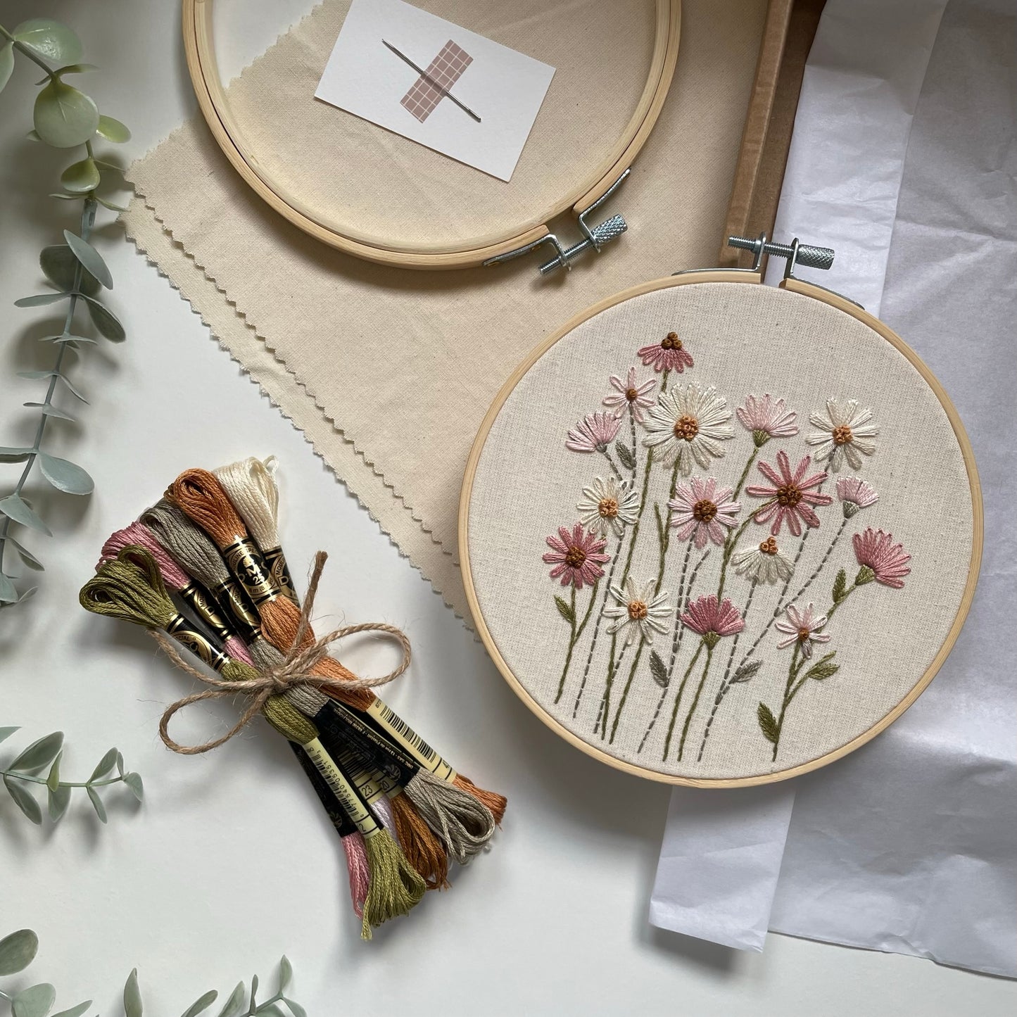 Daisy Field Embroidery Kit